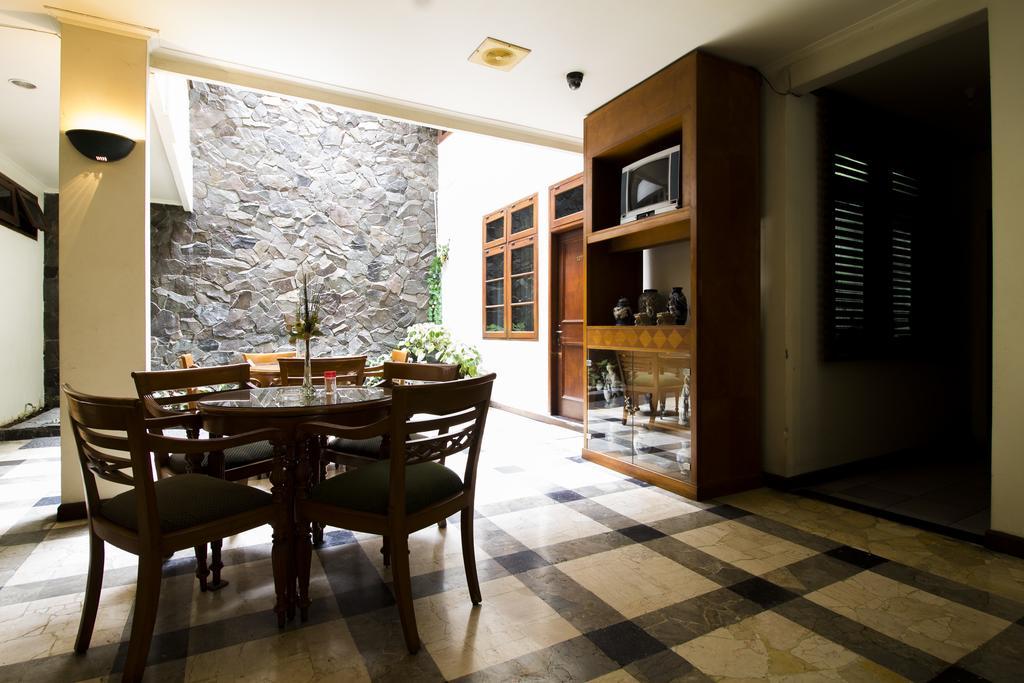 Hotel Reddoorz @ Dago Bandung Exterior foto