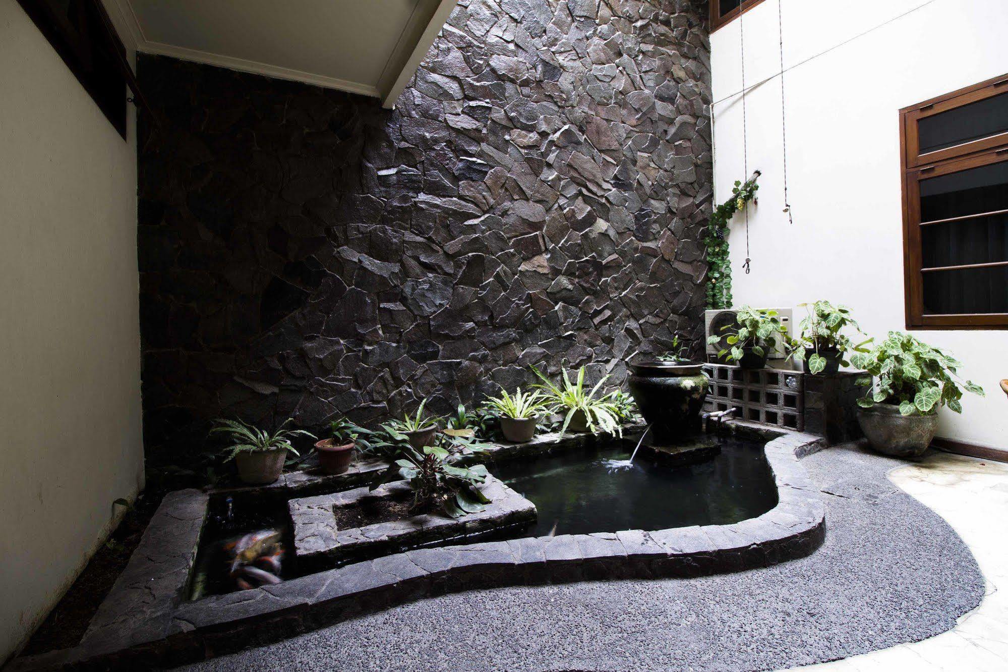 Hotel Reddoorz @ Dago Bandung Exterior foto